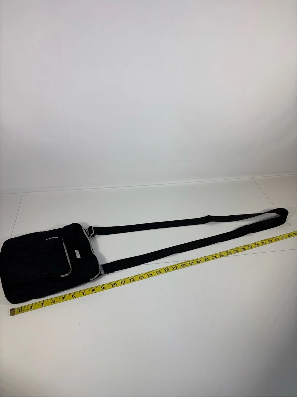 Baggallini Black Nylon Crossbody Travel Bag Organizer Purse Lightweight